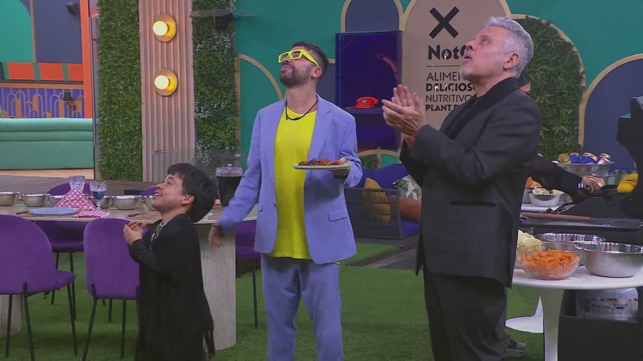 La Jefa sorprende a los habitantes con la música de Xavi y una parrillada