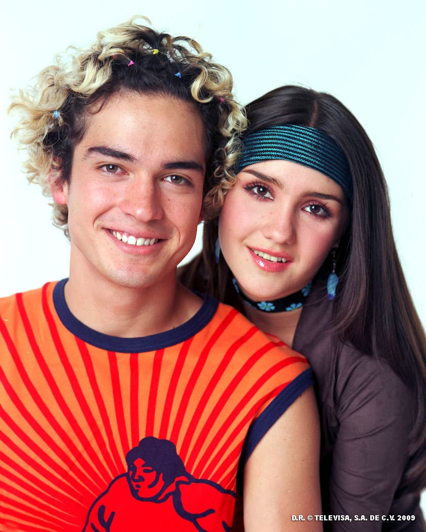 Para esa misma telenovela y la película Amarte duele, lfonso Herrera experimentó poniéndose mechas de un rubio muy claro.