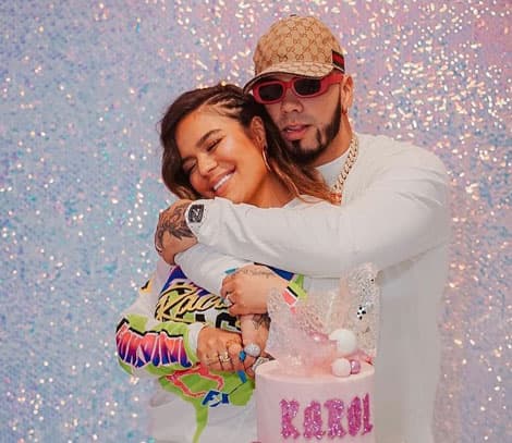 Karol G cumplió 29 años en compañía de su novio Anuel AA