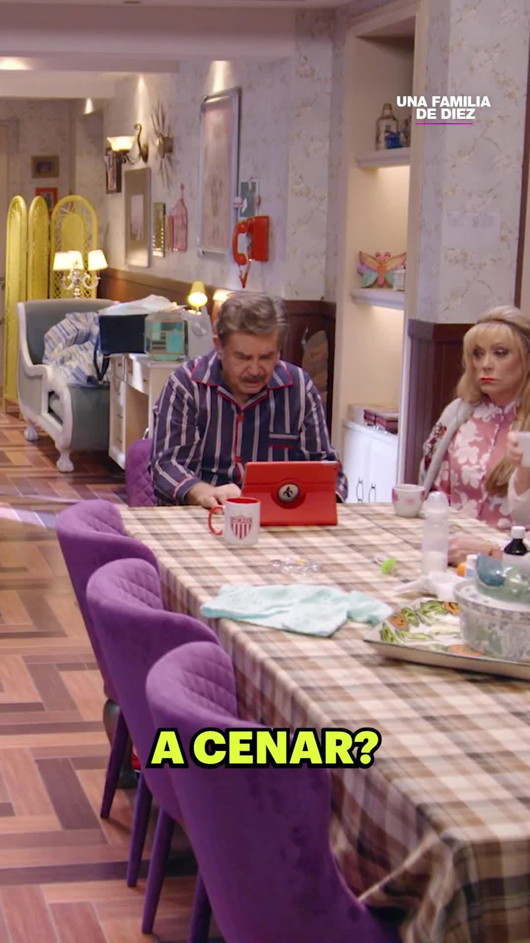 Don Arnoldo presume que verá a Jennifer Aniston y deja ‘colgado’ a Plutarco.