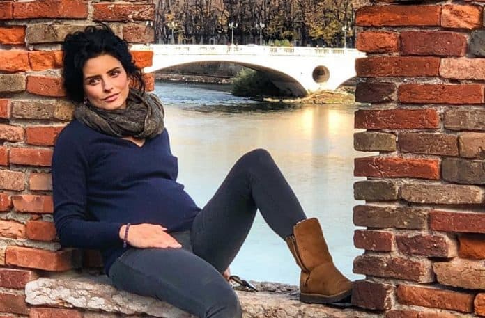 Aislinn Derbez presume la recta final de su embarazo