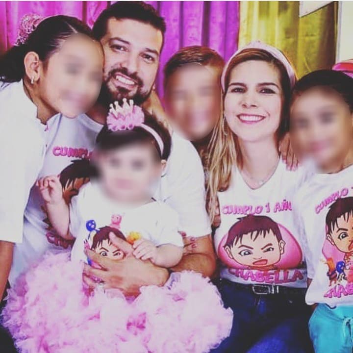 El nacimiento de la pequeña Isabella ocurrió casi un año después de la muerte de Karla Luna, quien falleció a causa de cáncer en la matriz. Hasta el día de hoy, Américo Garza enfrenta una disputa legal con la familia de la ‘Lavandera Morena’ a causa de que, desde 2018, no les permite ver a Sara Valentina y Nina Victoria, las hijas que la comediante tuvo con él.