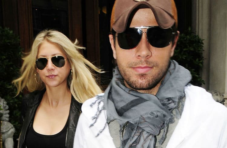 Enrique Iglesias y Ana Kournikova gastan 600 mil dólares en escapar