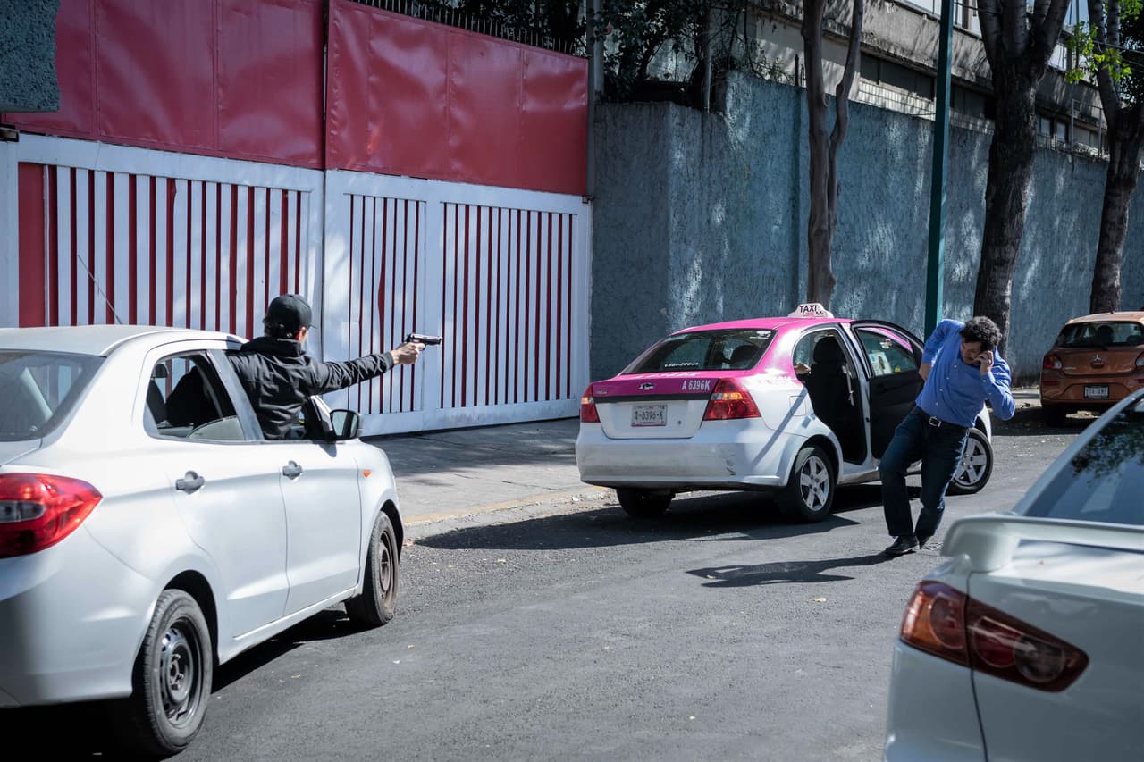En "Te Acuerdas de Mí", 'Jacinto' lleva a cabo las órdenes de 'Fausto' de deshacerse de 'Fuat', pues, al parecer, le estorba en sus planes.