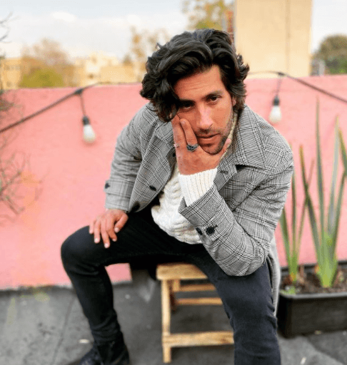 ¿Qué te gusta actuar más? ¿Besos apasionados o sabrosas cachetadas? "Besos apasionados".