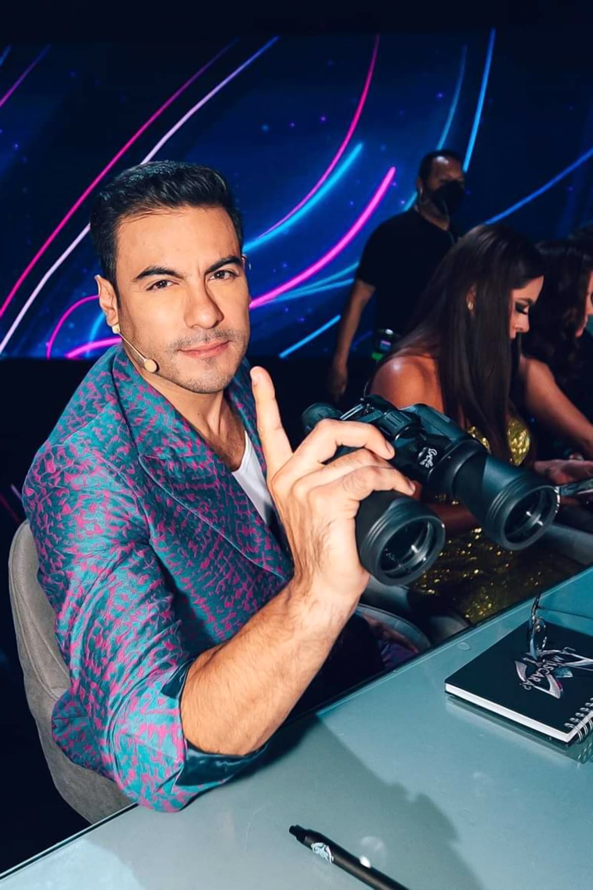 Fan taclea a Carlos Rivera y se hace viral