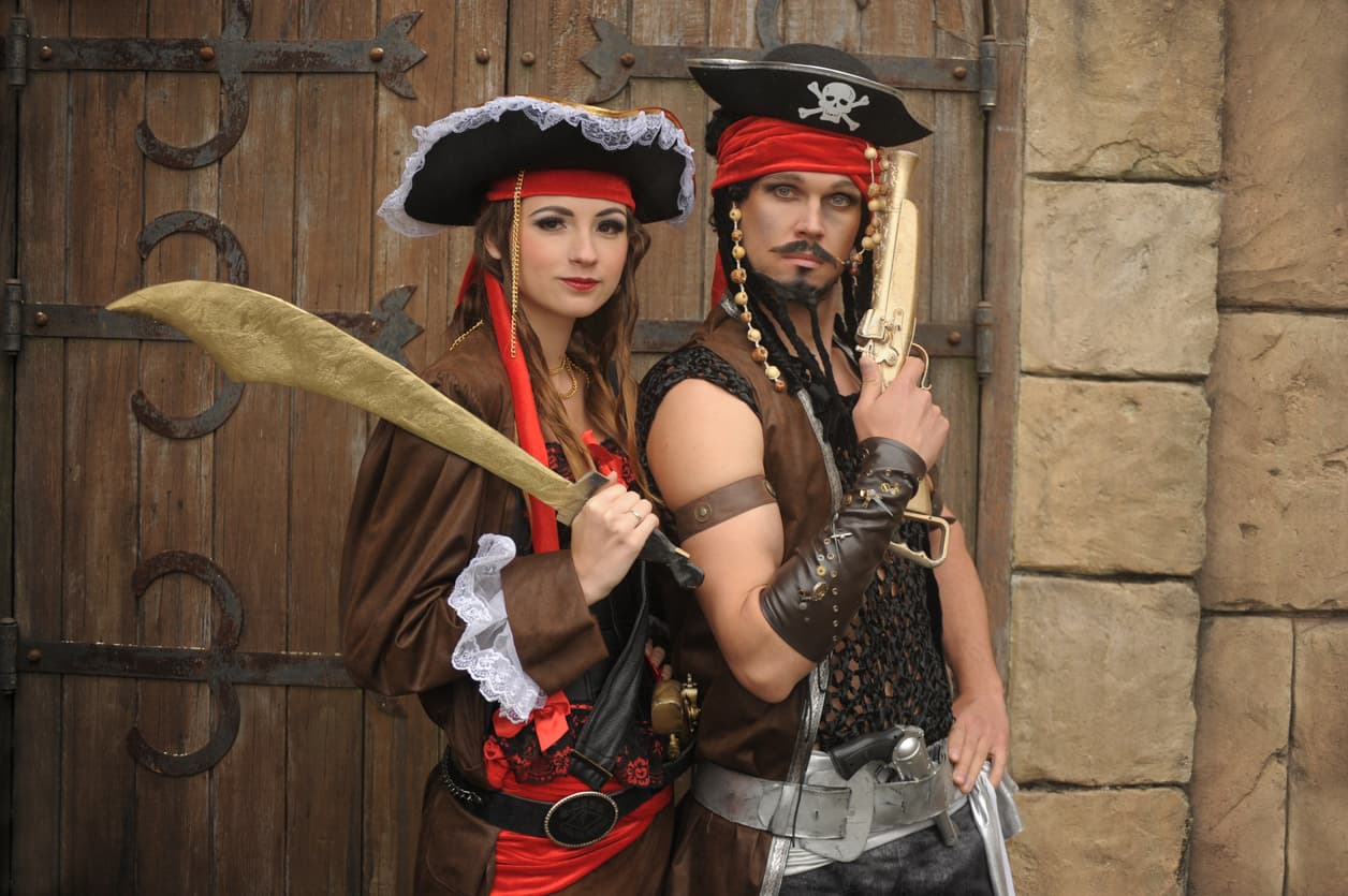 Pirata. ¿Qué tal un disfraz como el de ‘Jack Sparrow’ o el ‘Capitán Garfio’?