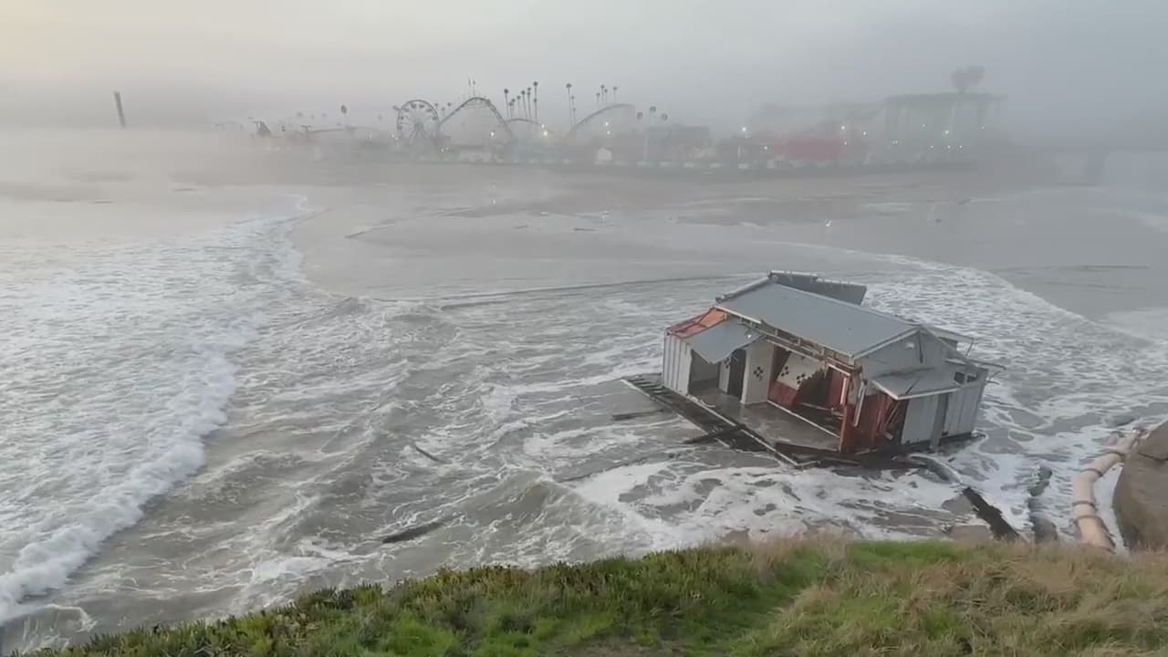 Oleaje del Pacífico destruye parte del muelle de Santa Cruz: La historia en 20 imágenes