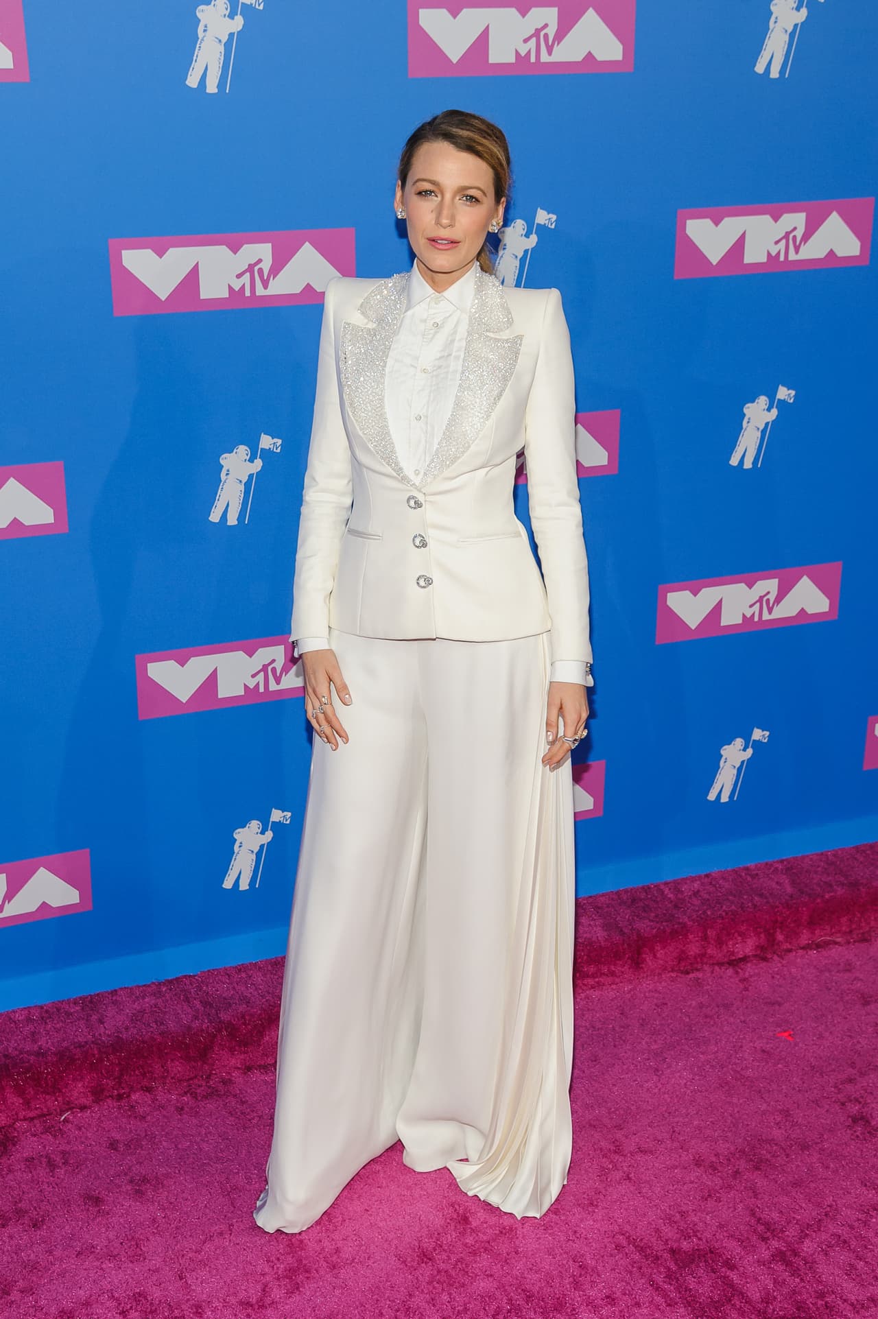 Blake Lively quiso ocultar sus encantos en un conservador vestido y fue una de las peor vestidas