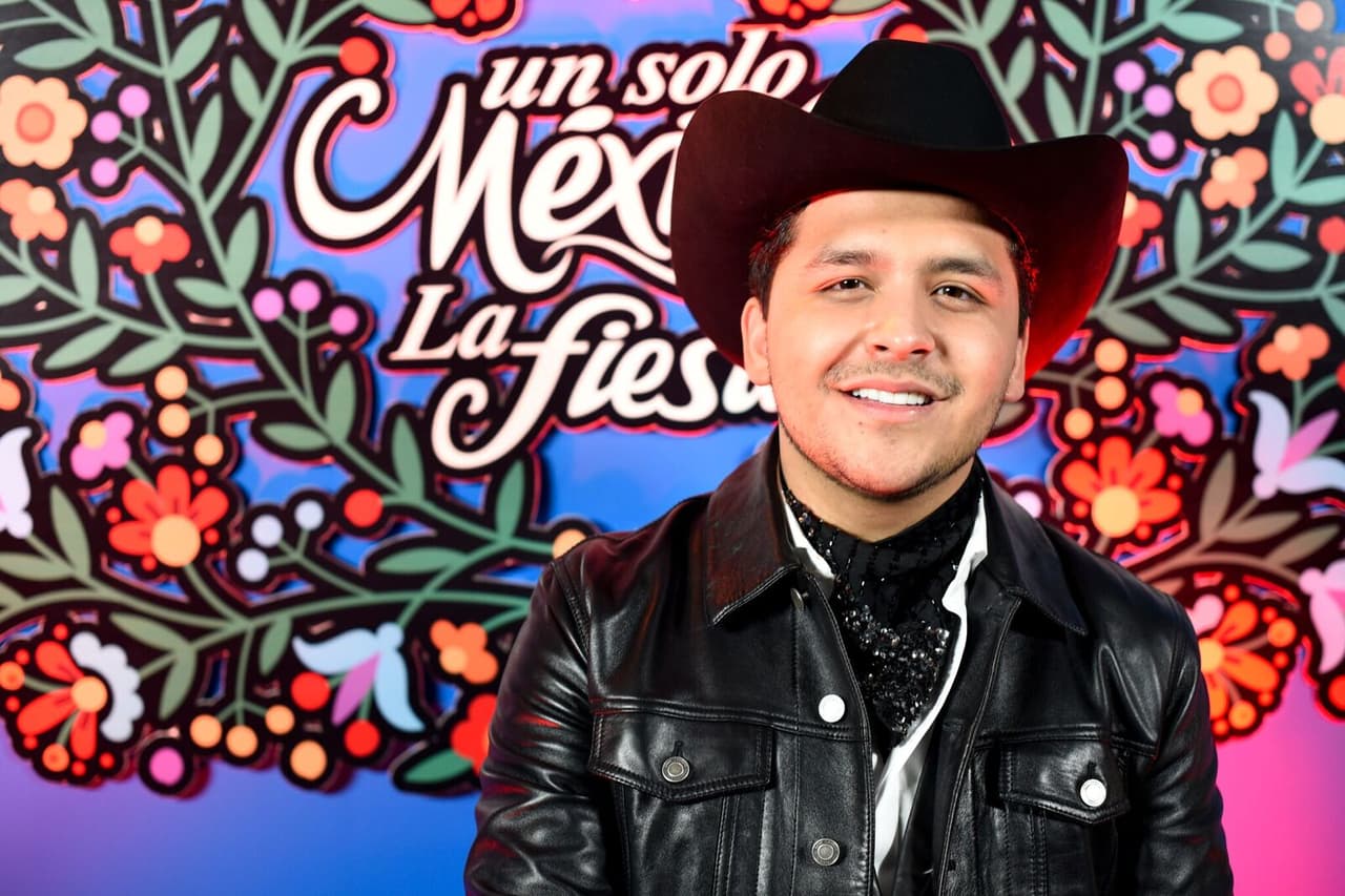 Christian Nodal pasó por el escenario de 'Un Solo México, La Fiesta'. Sus giras por México, Estados Unidos y América Central no paran, sus temas acompañados de su potente voz lo han hecho de los favoritos de la música mexicana.