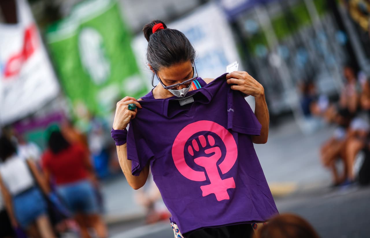 ¿Por qué se viste de morado en el Día Internacional de la Mujer?