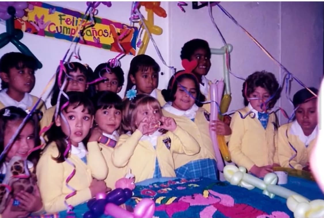 Dos años después, el actor volvería a la televisión con '¡Vivan los Niños', donde dio vida a 'Rodrigo', un niño grosero y presumido. En esta producción de Nicandro Díaz, Marine compartió créditos con Daniela Aedo, Natalia Juárez, Nicole Durazo, Danna Paola y Christian Stanley, entre tantos niños actores más.
