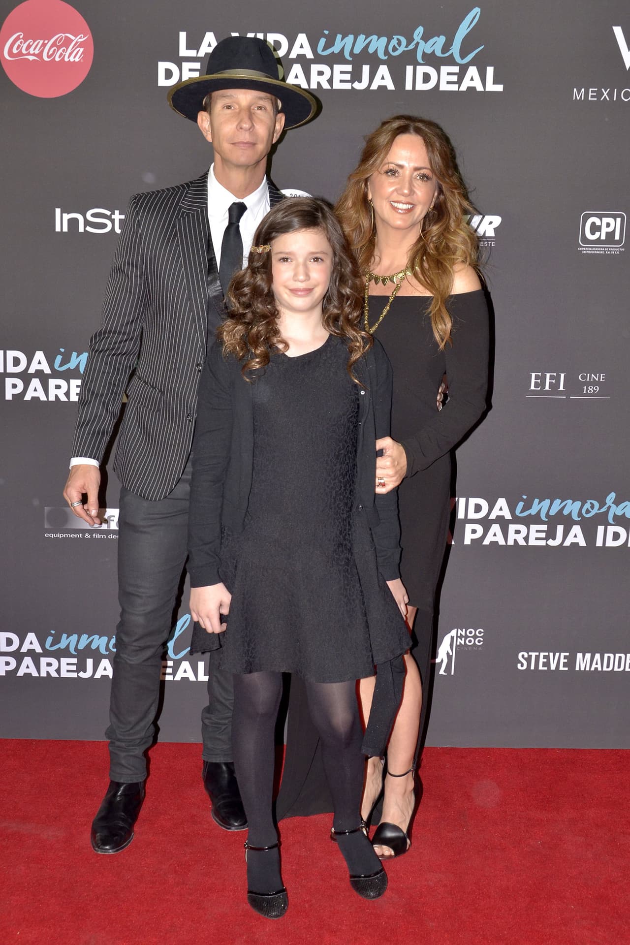 Tras su participación en la puesta en escena, tanto Mía como su hermana Nina participaron en comerciales al lado de su famosa mamá, pero en 2018, la primogénita de Legarret haría su debut en cine.