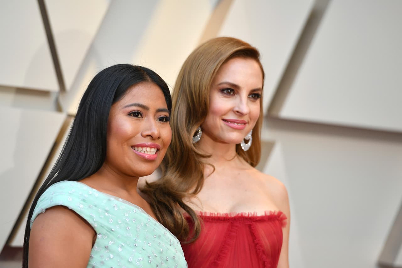 Aparicio, quien es la primera mujer indígena en ser nominada al Oscar, llegó a un lado de la coprotagonista de 'Roma', Marina de Tavira.