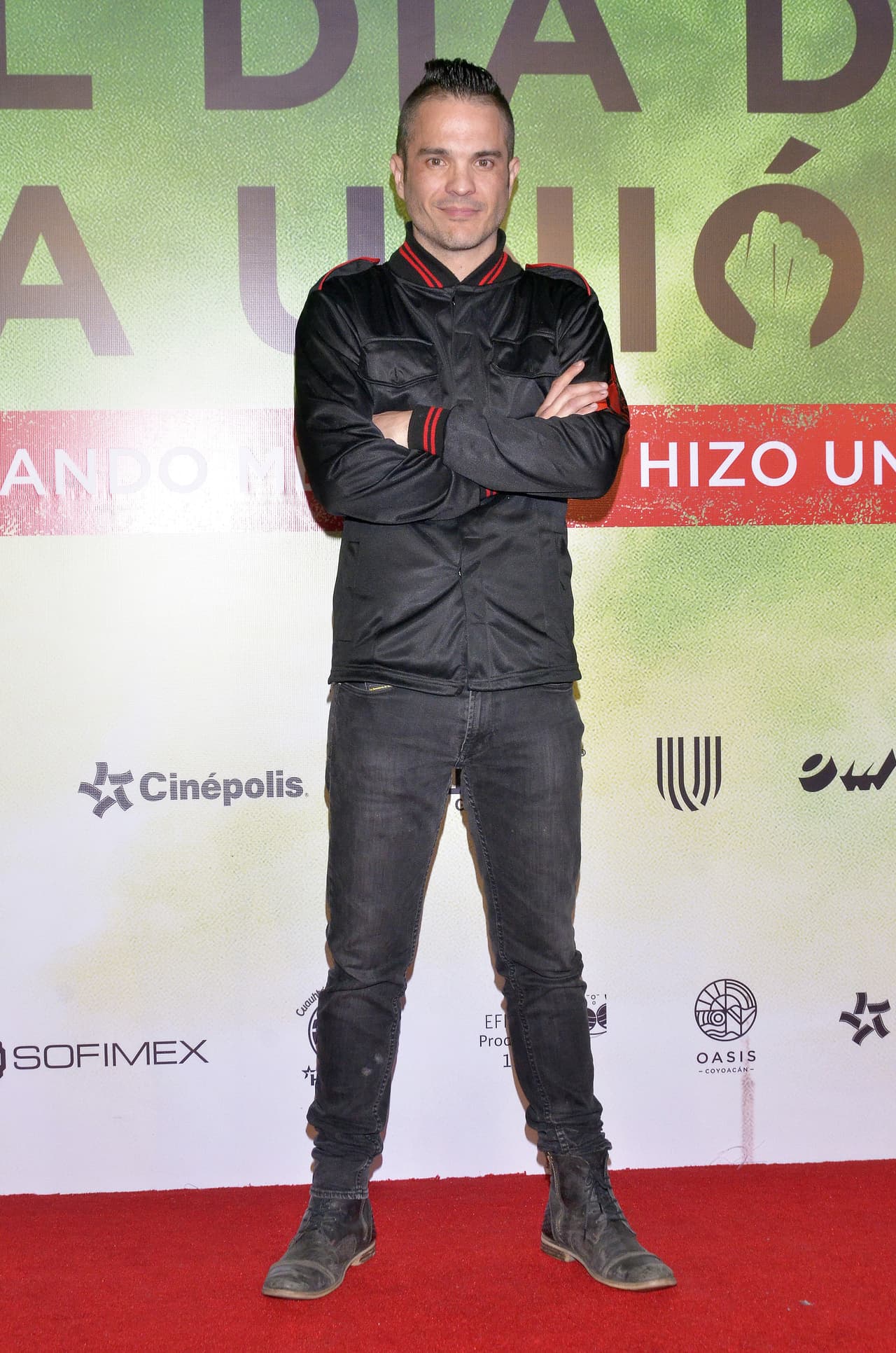 Kuno Becker responde si mantiene romance con actor de cine para adultos