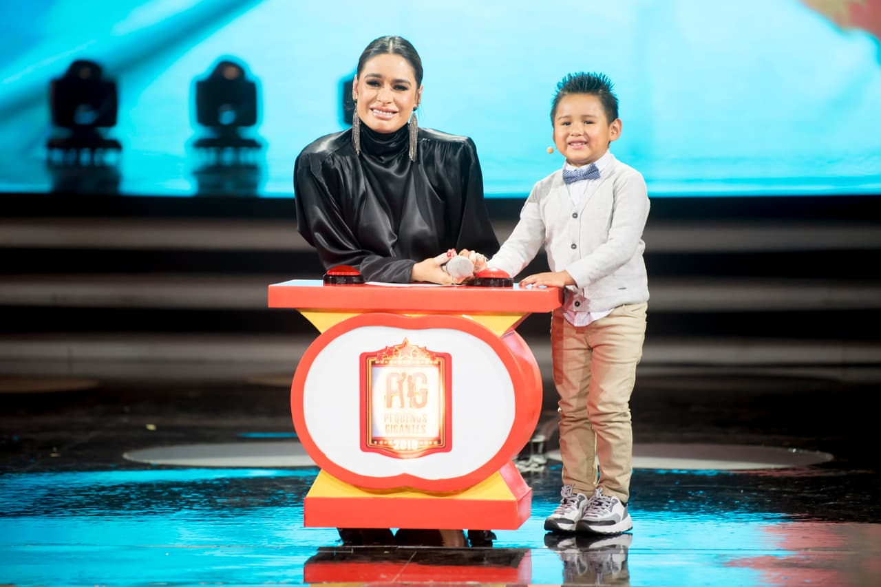¡Cómo olvidar este divertido momento! En pleno juego de la botonera, Giovani abandonó el escenario y dejó a Galilea riendo por su reacción.