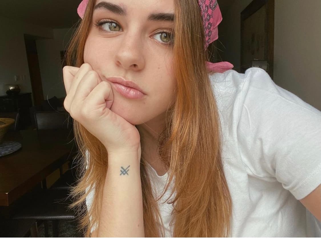 Sin embargo, la tarde del pasado martes 19 de enero, Rodríguez llamó la atención por revelar que es prima hermana de la modelo y socialité Michelle Salas, quien a su vez es hija de Luis Miguel y de la actriz Stephanie Salas.