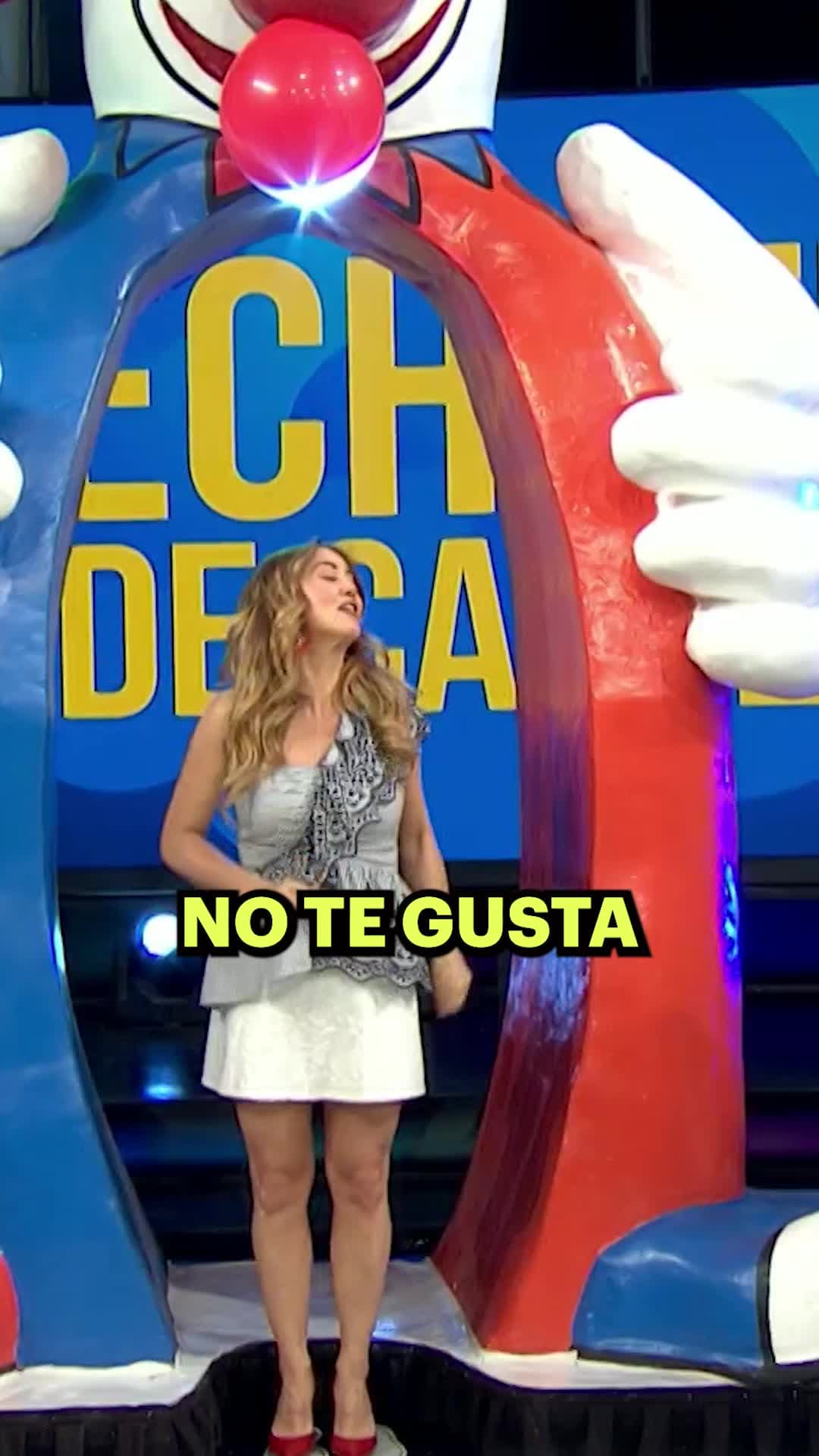 ¡Raúl y Legarreta reaccionan a su beso en VIVO!