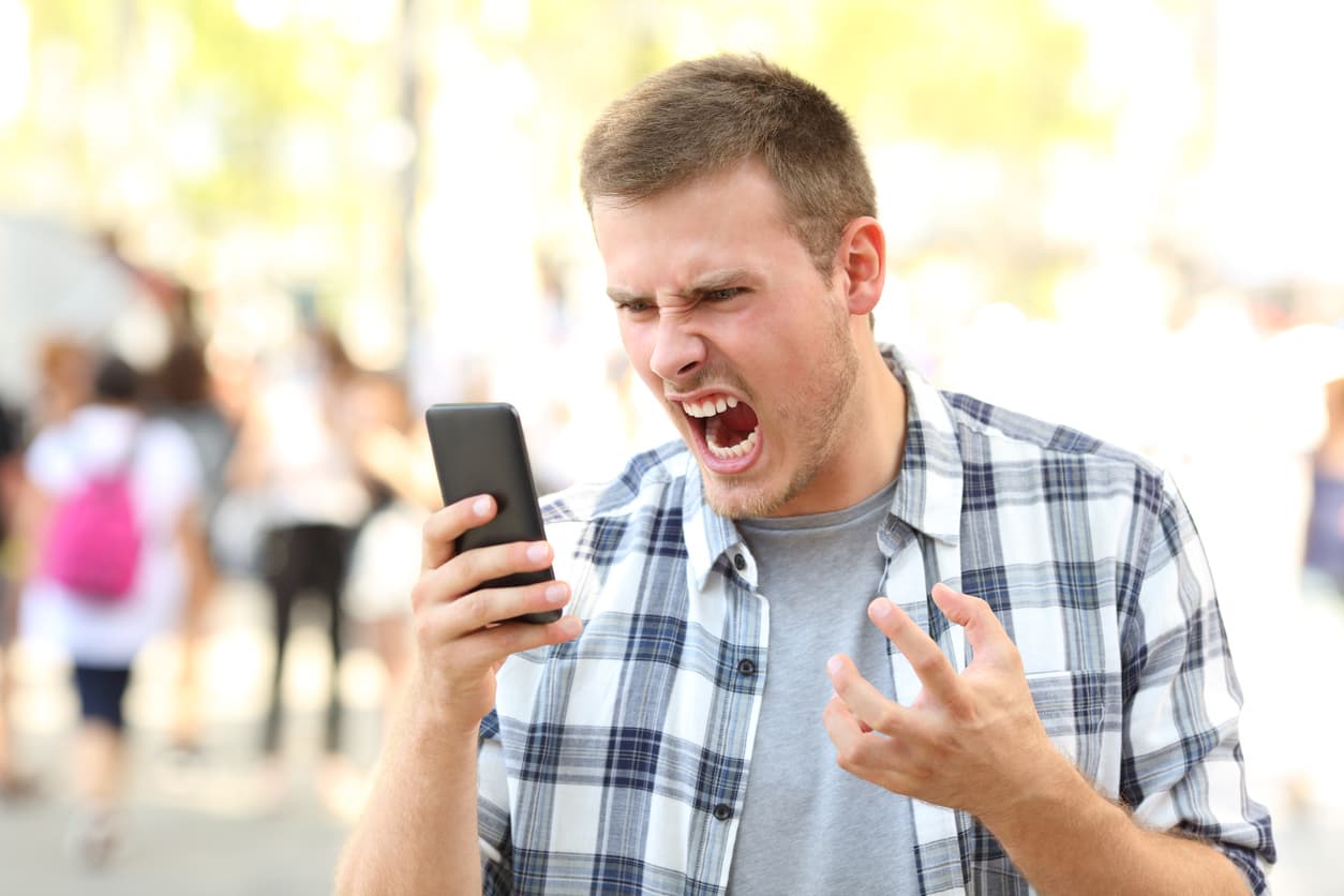 Leo. Te vigilará constantemente por redes sociales para seguir cada uno de tus pasos; jamás dejará lo veas derrotado o sufriendo por amor
