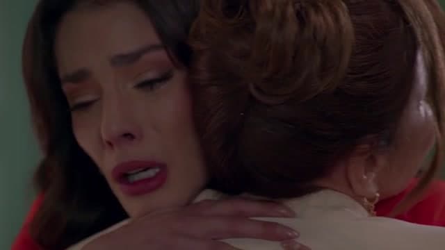 Ofelia y Valeria se unen como madre e hija