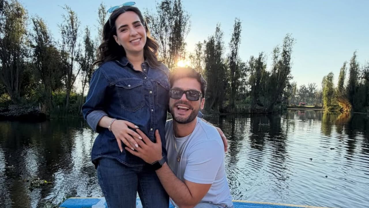 Fernanda Urdapilleta y Ramsés Alemán impactan al posar con un bebé en brazos, ¿ya nació su hija?
