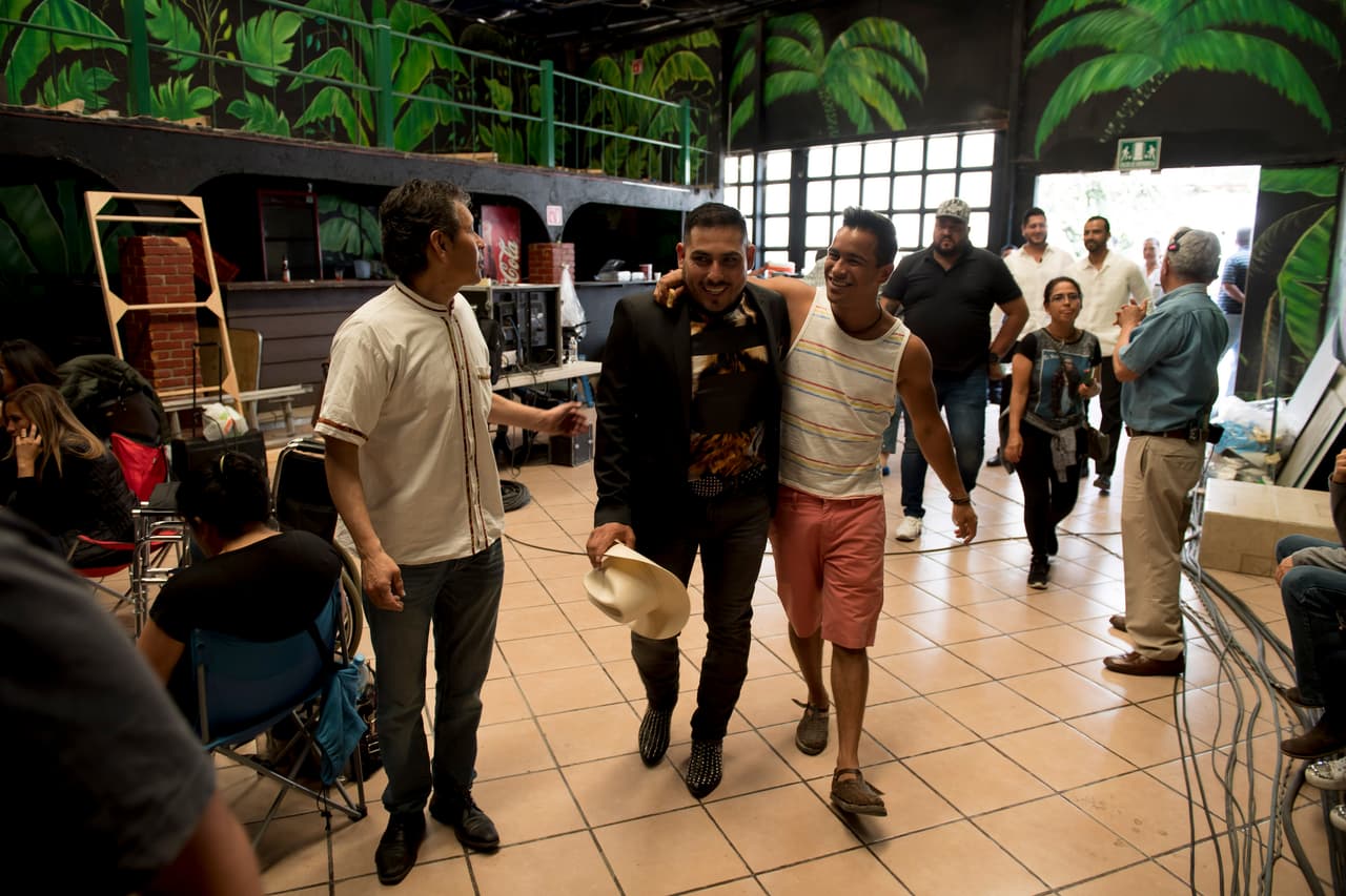 Octavio dio la bienvenida a Espinoza Paz, todos se encontraban ansiosos por escucharlo.