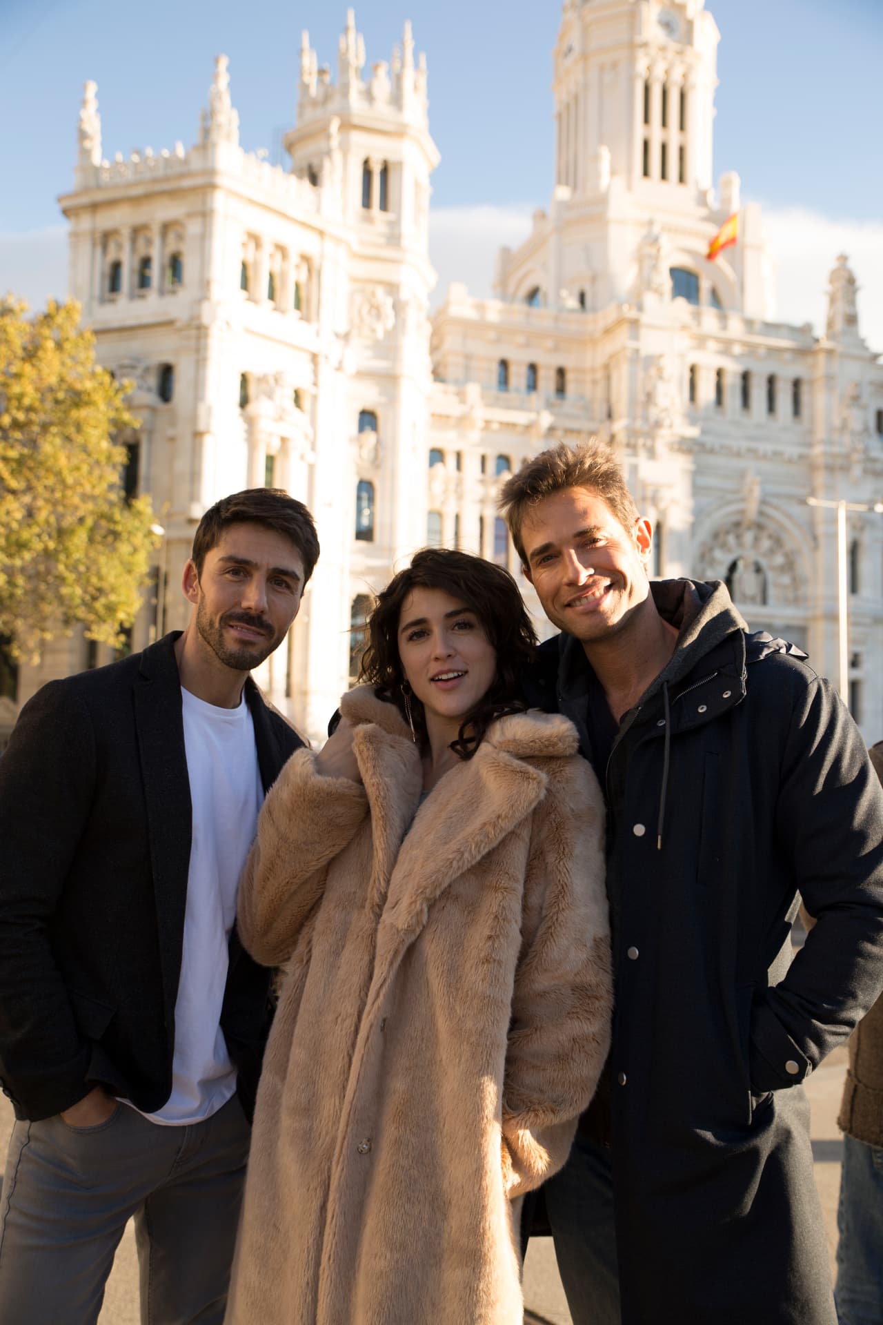 Rubén Sanz, Cassandra Sánchez Navarro y Sebastián Rulli realizaron en España algunas escenas de 'El Dragón'.
<br>
<br>
<i>No te pierdas 'El Dragón' de lunes a viernes 9:30 pm. con Las Estrellas.</i>