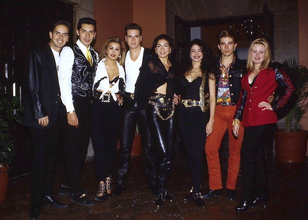 Garibaldi es un grupo musical formado a mediados de la década de 1986 y conformado, orginalemente, por cuatro hombres y cuatro mujeres: Sergio Mayer, Xavier Ortiz, Charlie López y Víctor Noriega, y Paty Manterola, Pilar Montenegreo, Katia Llanos y Luisa Fernanda Lozano.