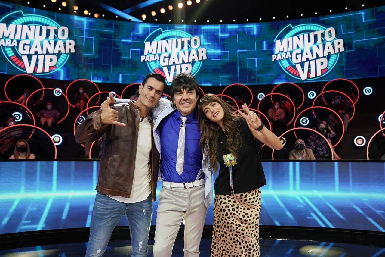 Después llegó el turno de David Zepeda y Claudia Álvarez, quienes también se enfrentaron a divertidos retos para ayudar con el sueño de una familia mexicana.