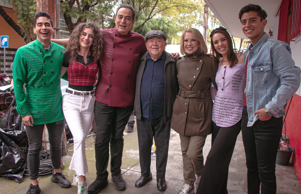 Pepe Valdivieso, Bianca de Souza, Omar Fierro, Nuria Gil y Alex Padilla también acompañaron a Don Sergio en su celebración.