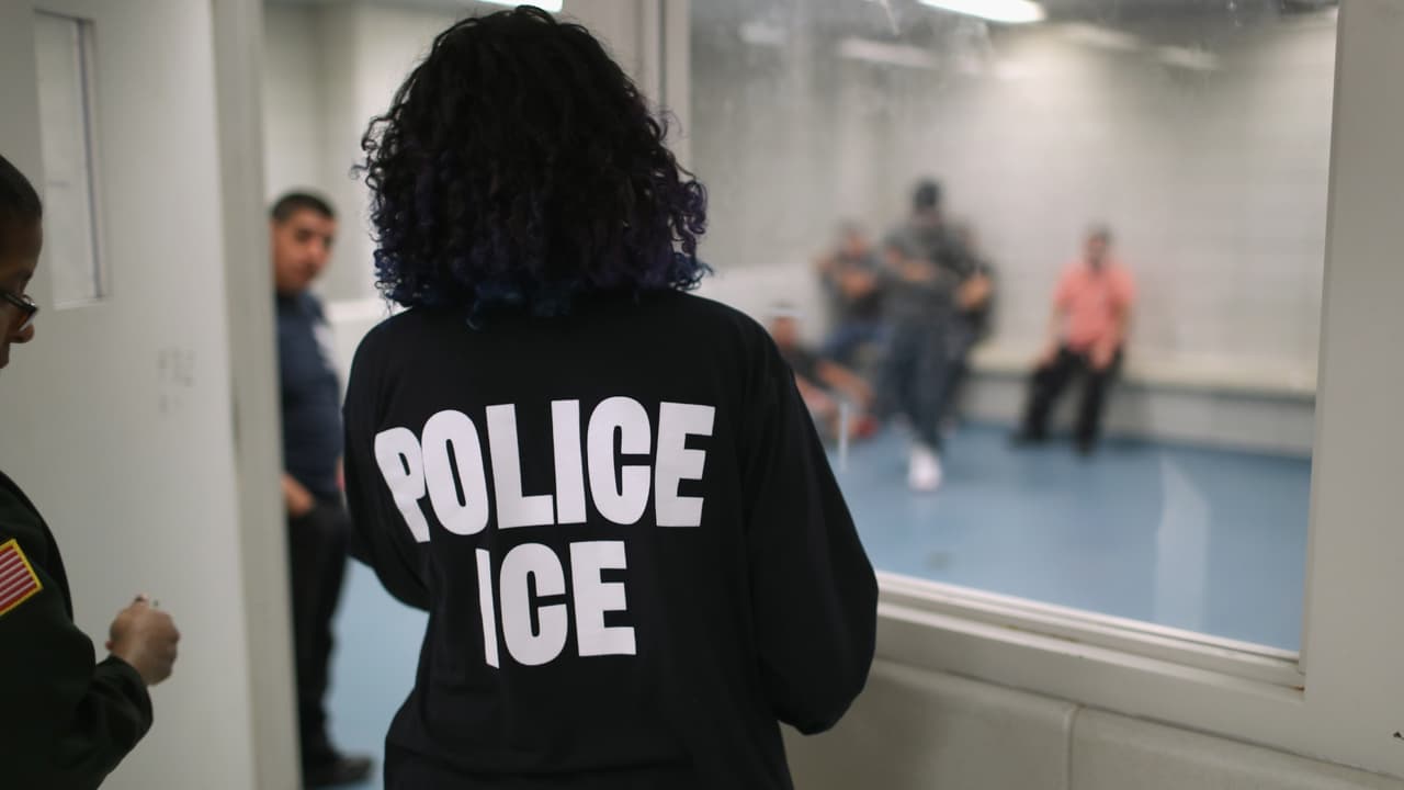 ICE retoma operativos en restaurantes, hoteles y granjas: negocios sufren pérdidas por falta de clientes