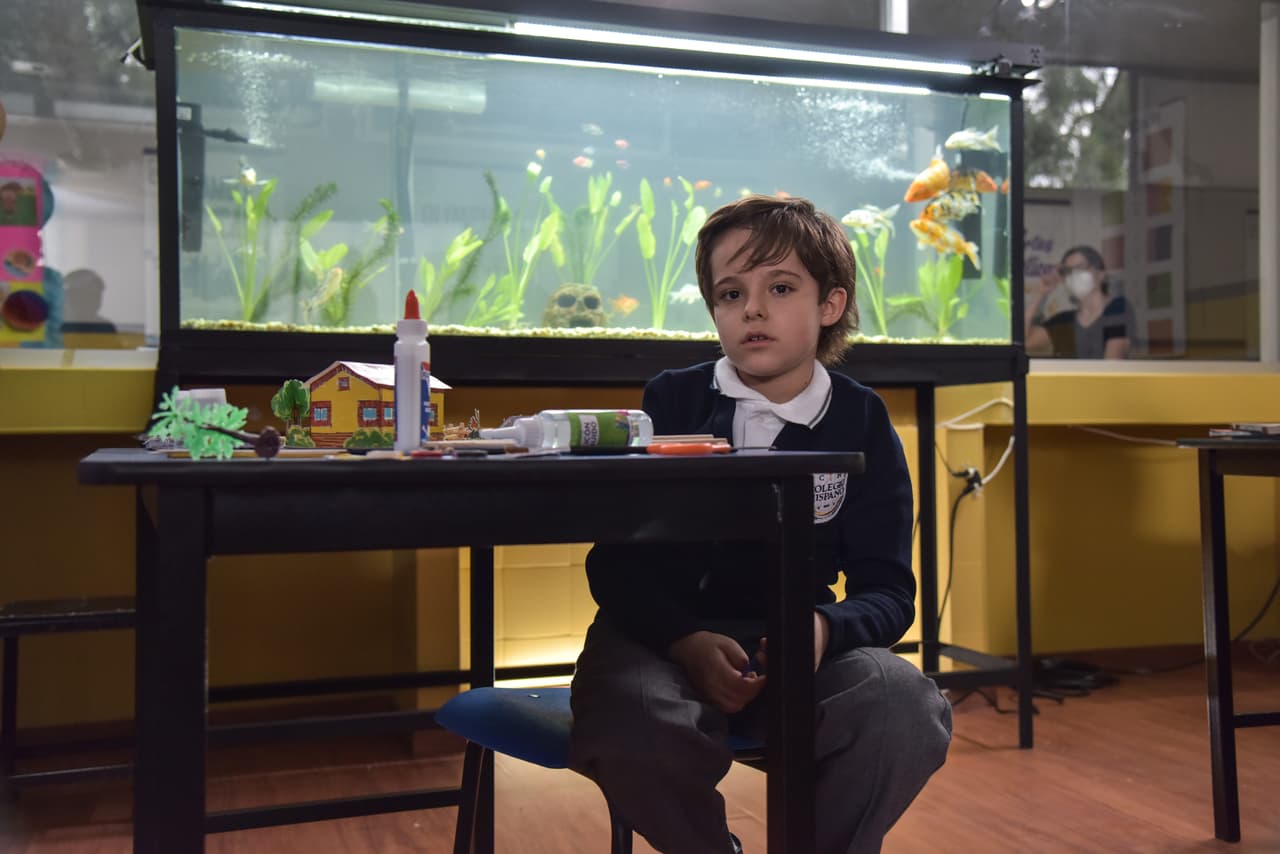 En "Vencer el Desamor", Iker García da vida a 'Tadeo', hijo de 'Ariadna' y 'Eduardo', quien ha sido diagnosticado con síndrome de Asperger. En el capítulo 2 
<b><a href="https://www.lasestrellas.tv/telenovelas/vencer-el-desamor/capitulo/c2-sexto-sentido" target="_blank">"Sexto sentido",</a></b> el pequeño destrozó una pecera de su escuela.