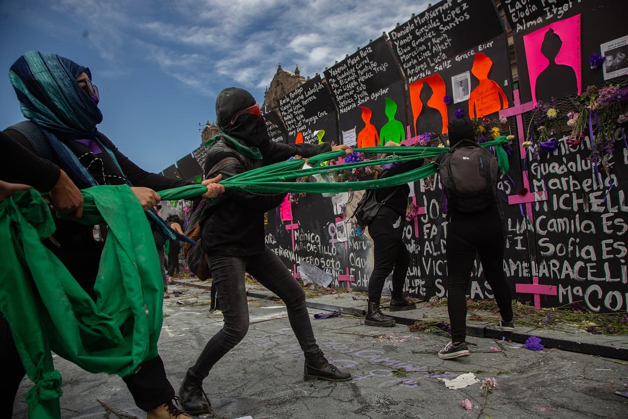 De esta forma es como se llevó a cabo la marcha de mujeres en la Ciudad de México, que fue una de las que se realizaron en todo el país. Con información de Noticieros Televisa.