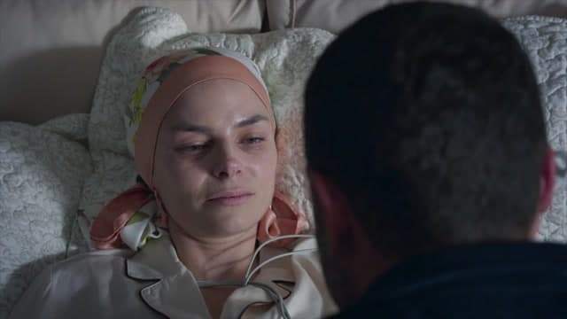 Paula muere en brazos de Luis Fernando