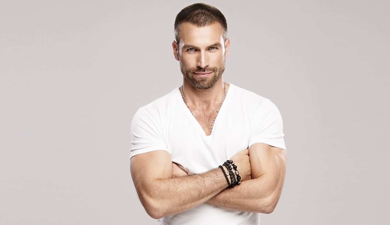 Antes de ser 'El Señor de los Cielos' y un reconocido galán de telenovelas, Rafael Amaya inició su carrera como cantante del grupo Garibaldi, el cual ha estado activo desde 1986. El actor entró en la segunda generación de esta agrupación y no permaneció por mucho tiempo, pues prefirió enfocarse en la actuación.