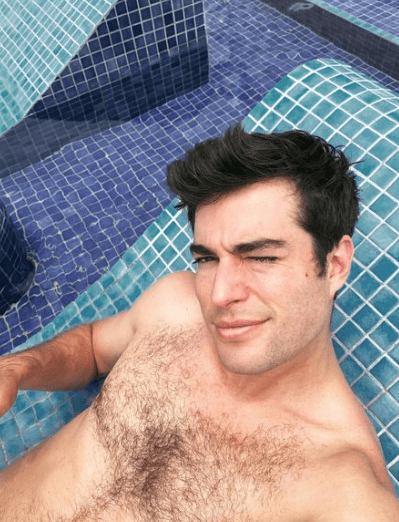 Danilo Carrera, quien será 'Ángel', esconde un secreto que poco a poco iremos descubriendo.