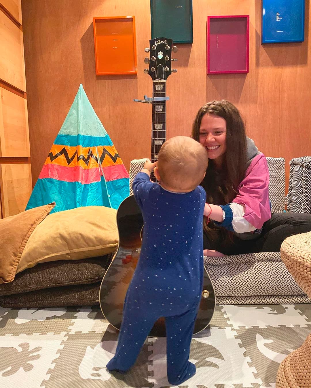 Joy Huerta anunció en abril de 2019 que se convertiría en madre junto a su esposa Diana Atri y un mes después publicó la primera selfie junto a la pequeña Noah, con quien ha protagonizado tiernos momentos en redes sociales.