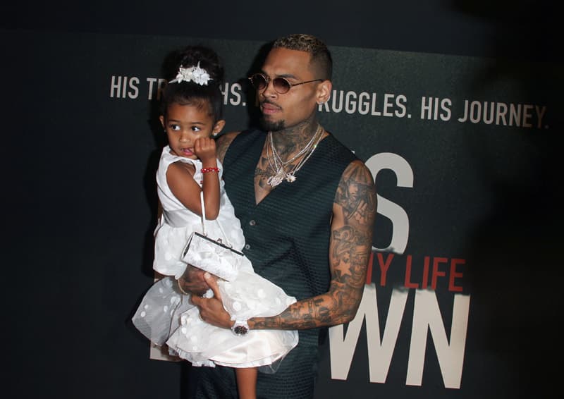 Critican a Chris Brown por polémico regalo que le dio su hija