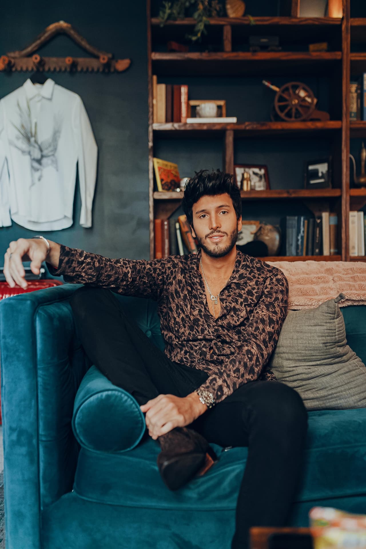 ¡El detalle que nadie vio en ‘Se agradece’!: Sebastián Yatra usa amuleto que le regaló Tini