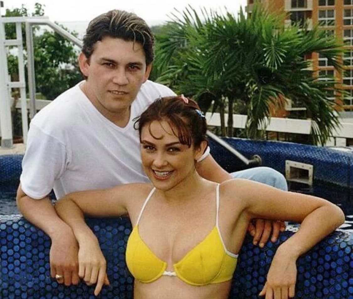 Pero la actriz de 'Soñadoras' no es la única integrante de su familia que heredó belleza, y para prueba su hermano Gerardo, a quien te presentaremos a continuación.