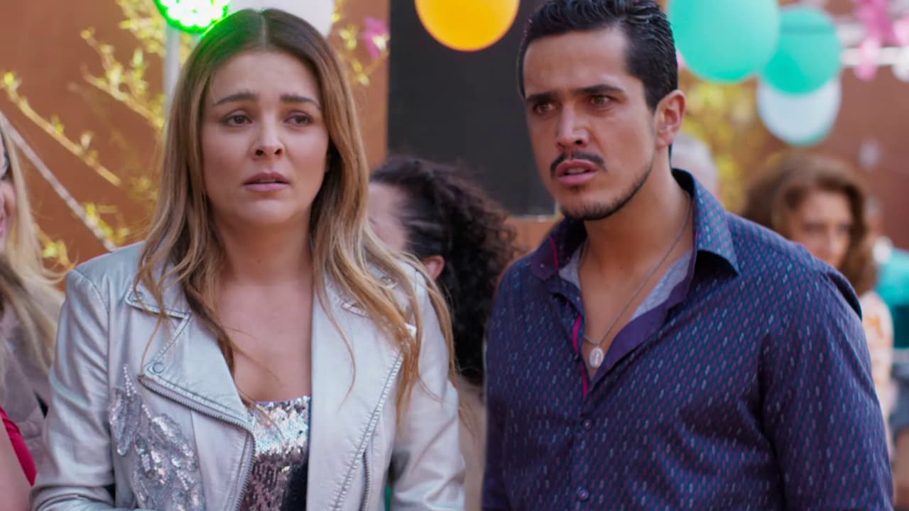 Jenny corre a Felipe de su propia casa