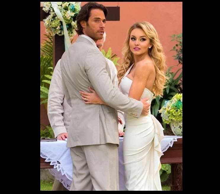 La vida dio un giro de 180 grados y ‘Montserrat’ por fin correspondió a los nobles sentimientos de ‘Alejandro’ en una boda un poco trágica, pues el novio fue arrestado.