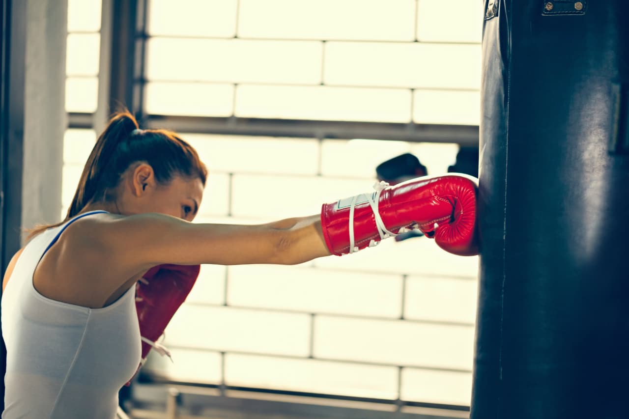 Kickboxing. Mejora tu salud cardiovascular y beneficia la quema de calorías.