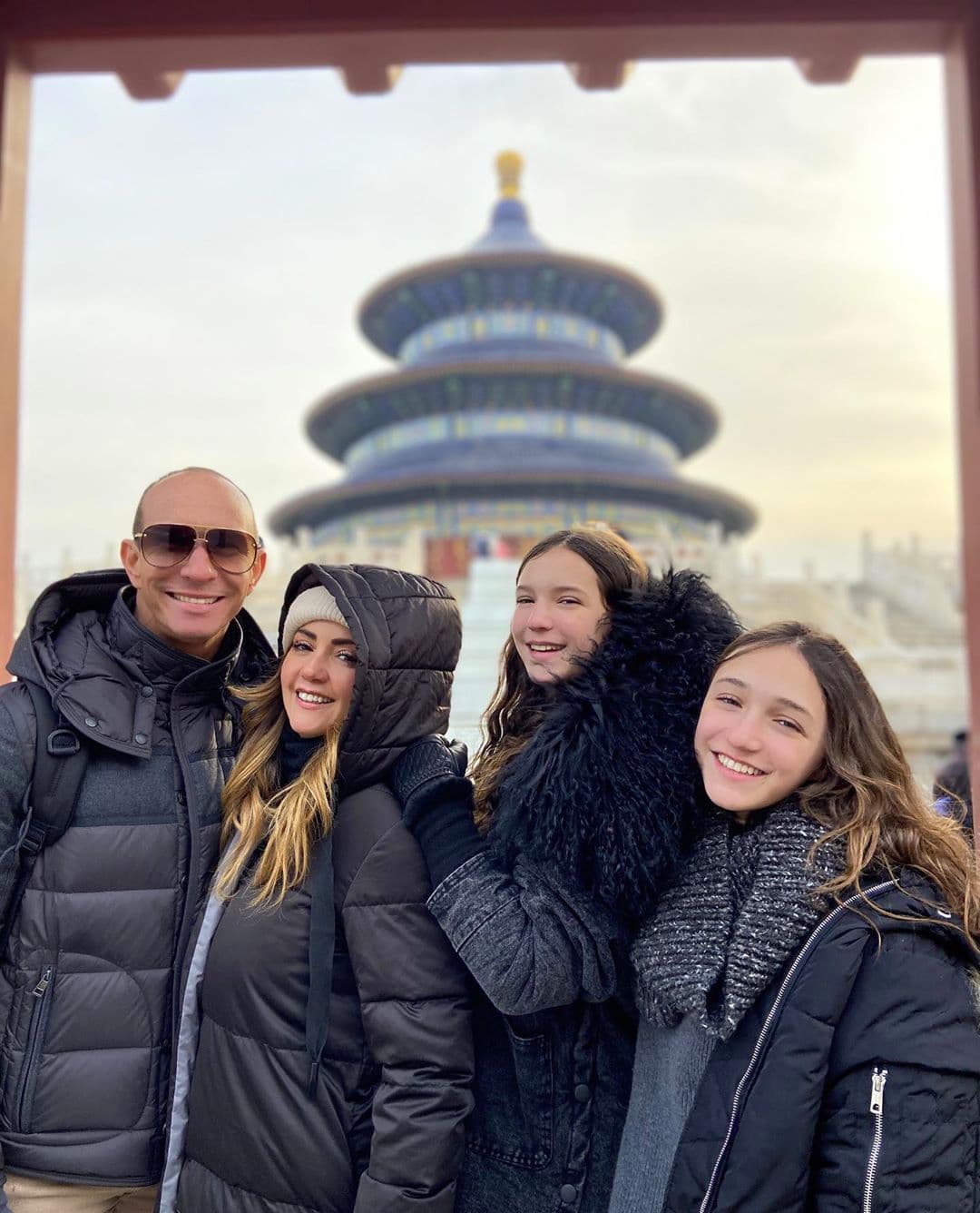 Este 22 de abril, Mía Rubin Legarreta, la hija de Erik Rubín y Andrea Legarreta, cumplirá 15 años, una edad que comúnmente en México y otros países de América se celebra a lo grande, pero tras la propagación del covid-19, los artistas tuvieron que cambiar sus planes.