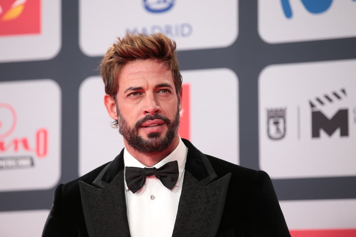 William Levy presume con orgullo sus canas