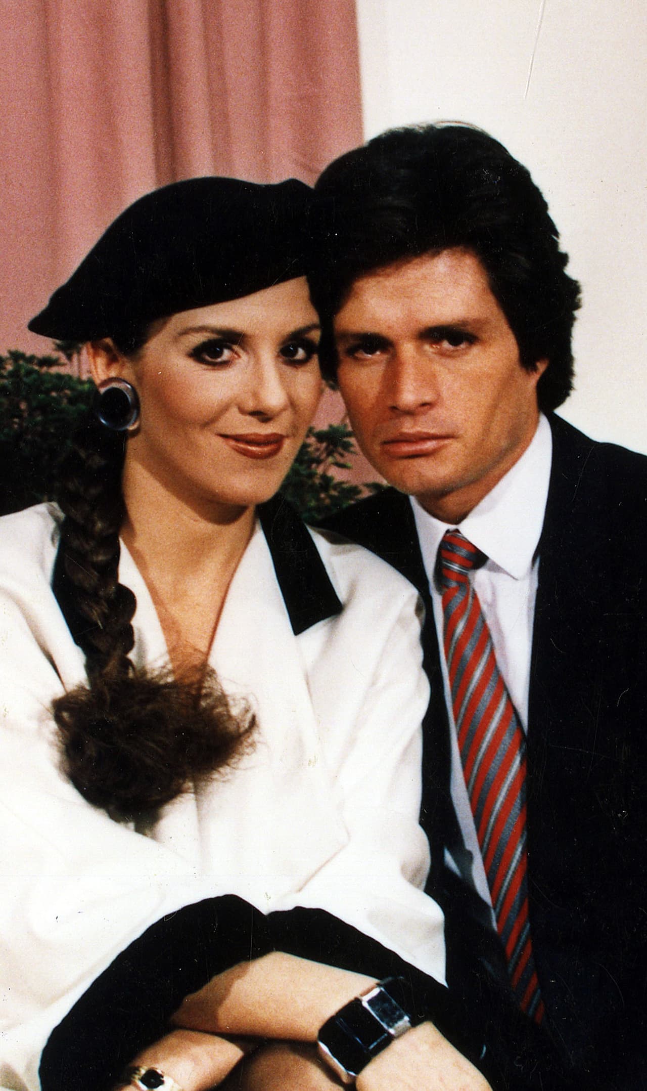 El personaje de ‘Vilma de la Fuente’, quien estaba casada con ‘Alejandro’ pero no podía tener hijos, fue interpretado por Rebecca Jones.