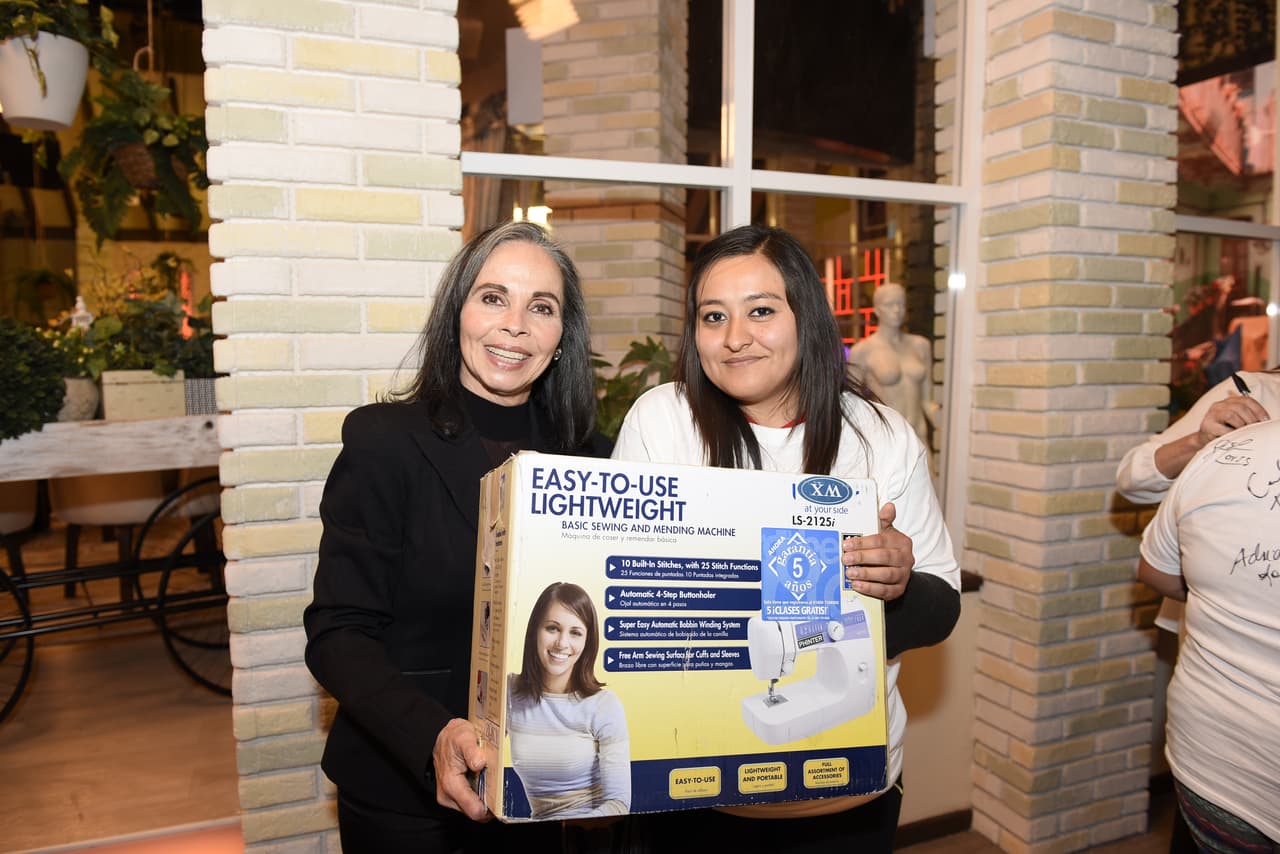 ¡Yo no creo en los hombres regaló máquina de coser!