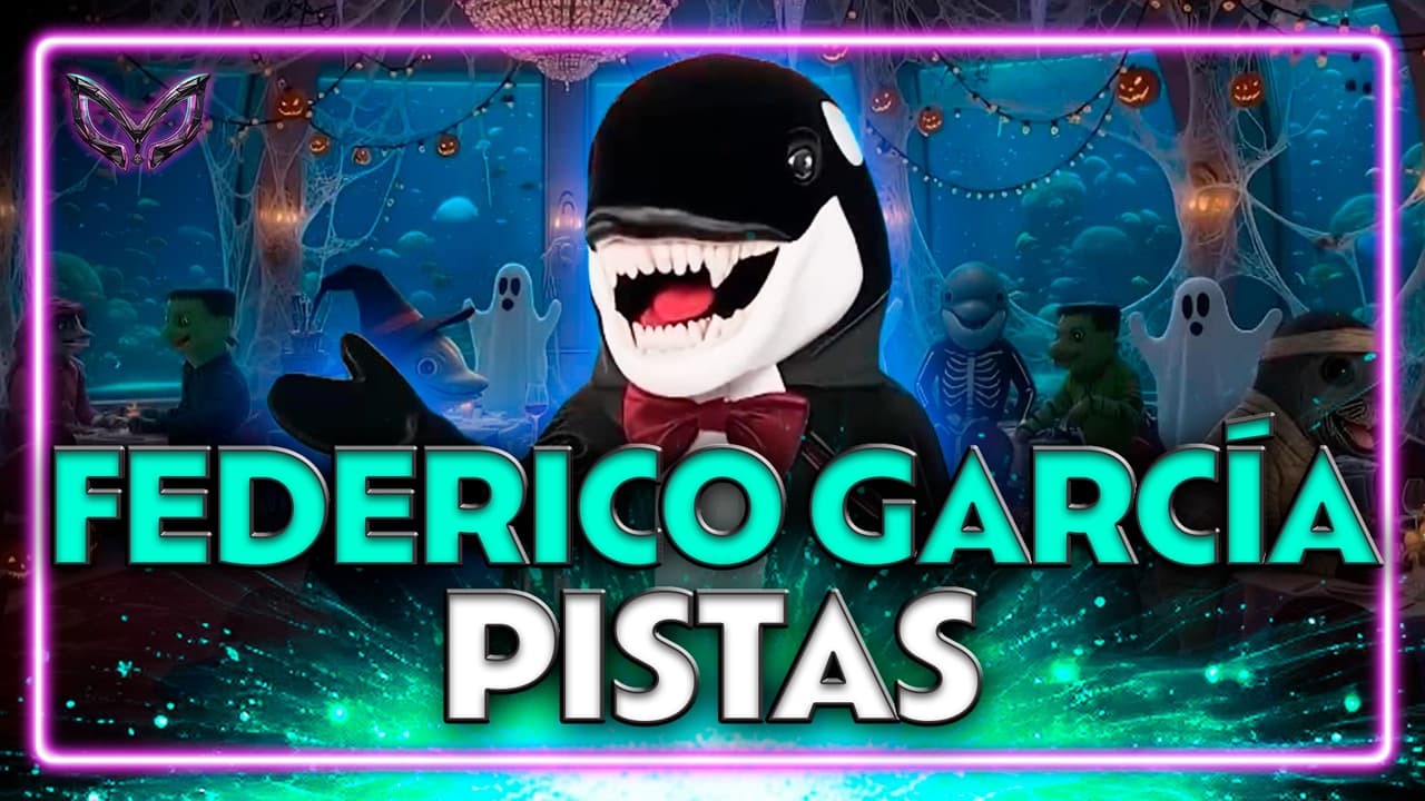 Federico García tiene lleno de disfraces su restaurante