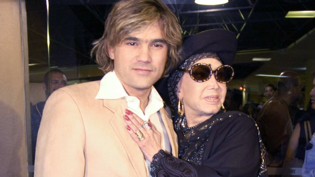 Pato Zambrano es acusado de haber despojado a Irma Serrano de su dinero y así responde