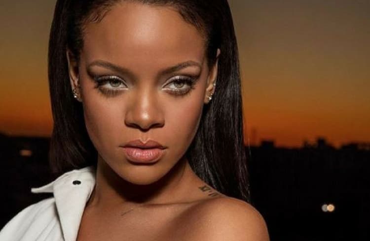 Logra unos labios perfectos con los consejos de Rihanna